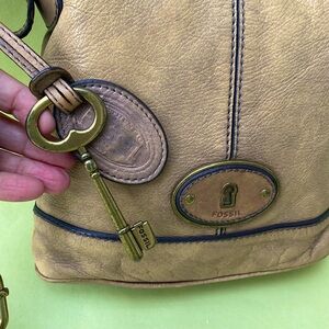 Vintage tan Fossil distressed leather bag